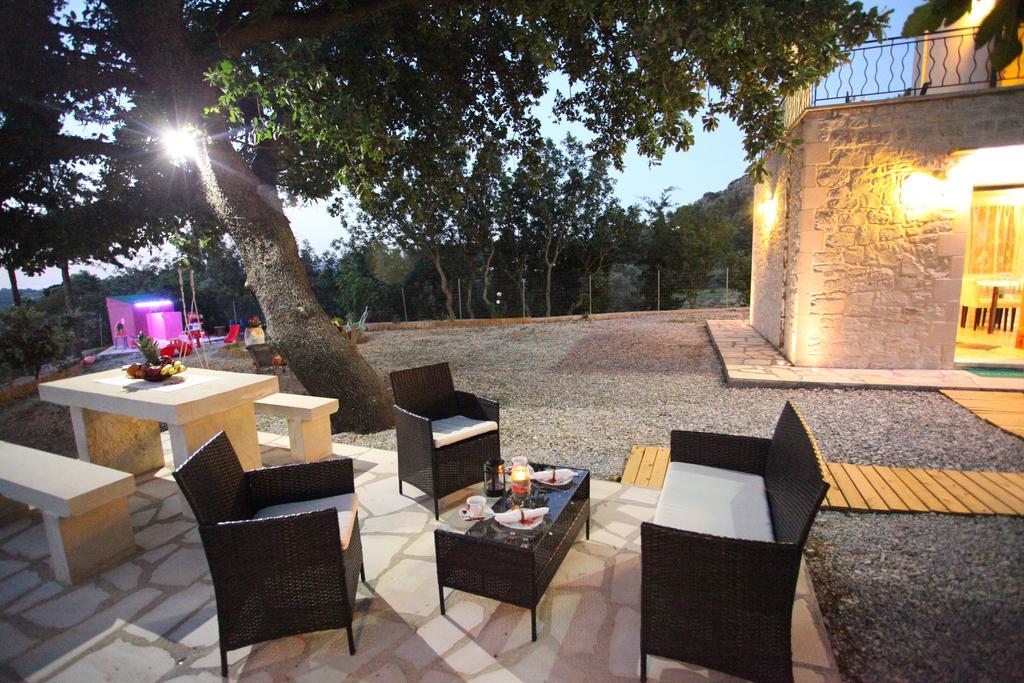 Villa Athina Aryiroúpolis Værelse billede
