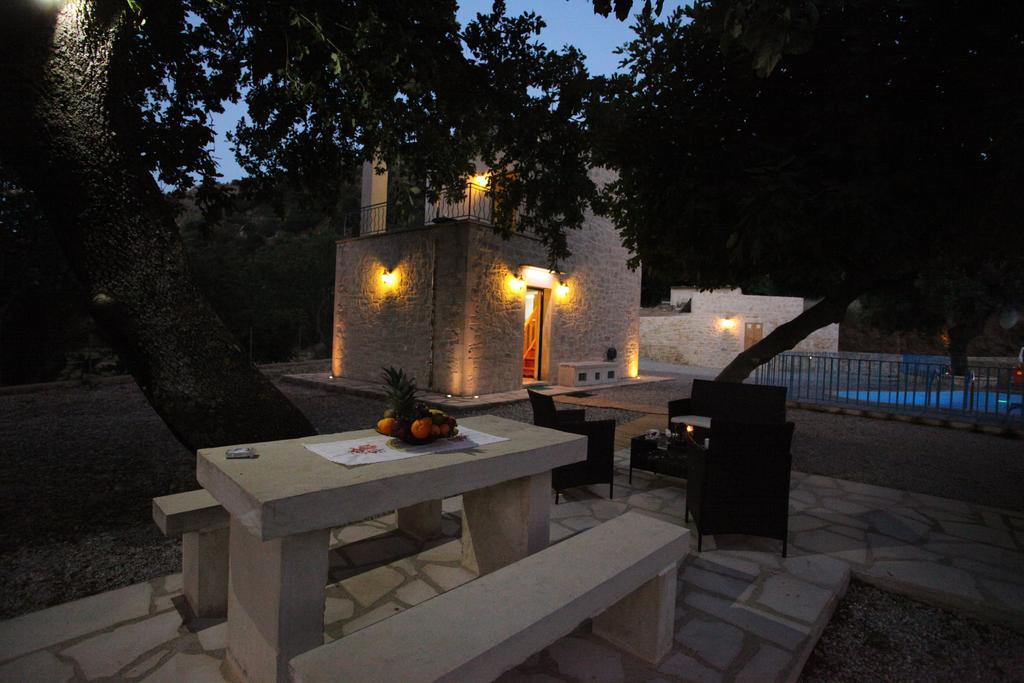 Villa Athina Aryiroúpolis Værelse billede