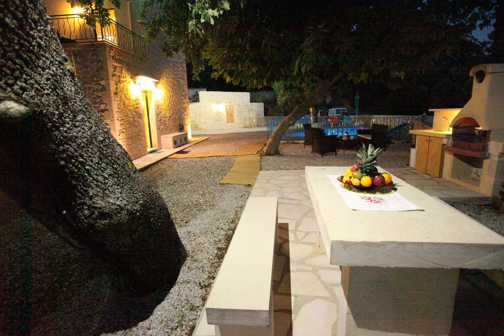Villa Athina Aryiroúpolis Værelse billede