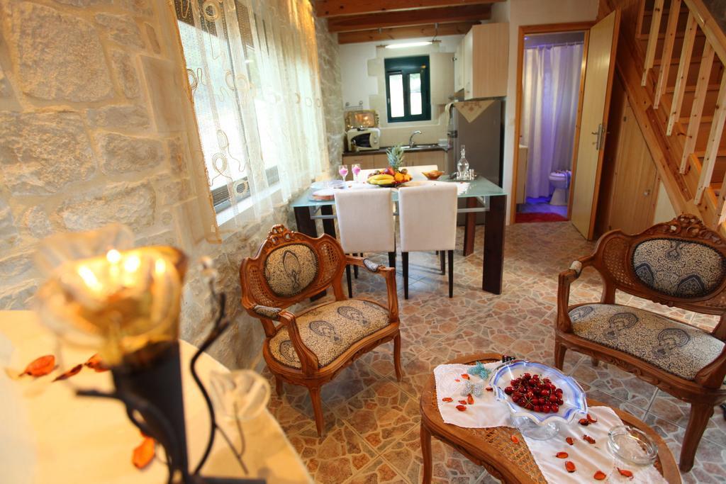 Villa Athina Aryiroúpolis Værelse billede