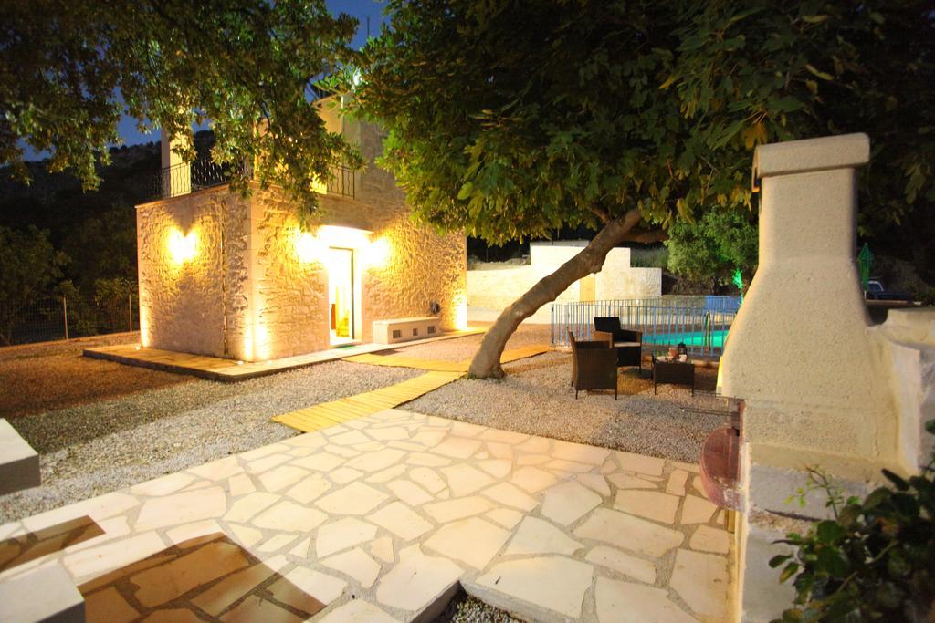 Villa Athina Aryiroúpolis Værelse billede