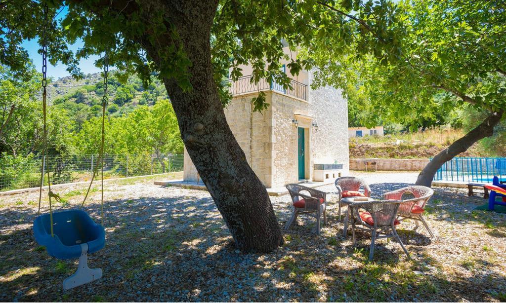 Villa Athina Aryiroúpolis Værelse billede